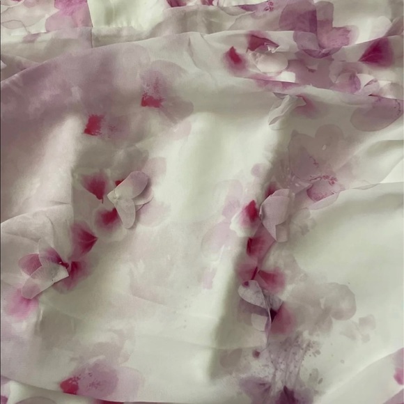 Fancy, fun dress - Picture 4 of 7